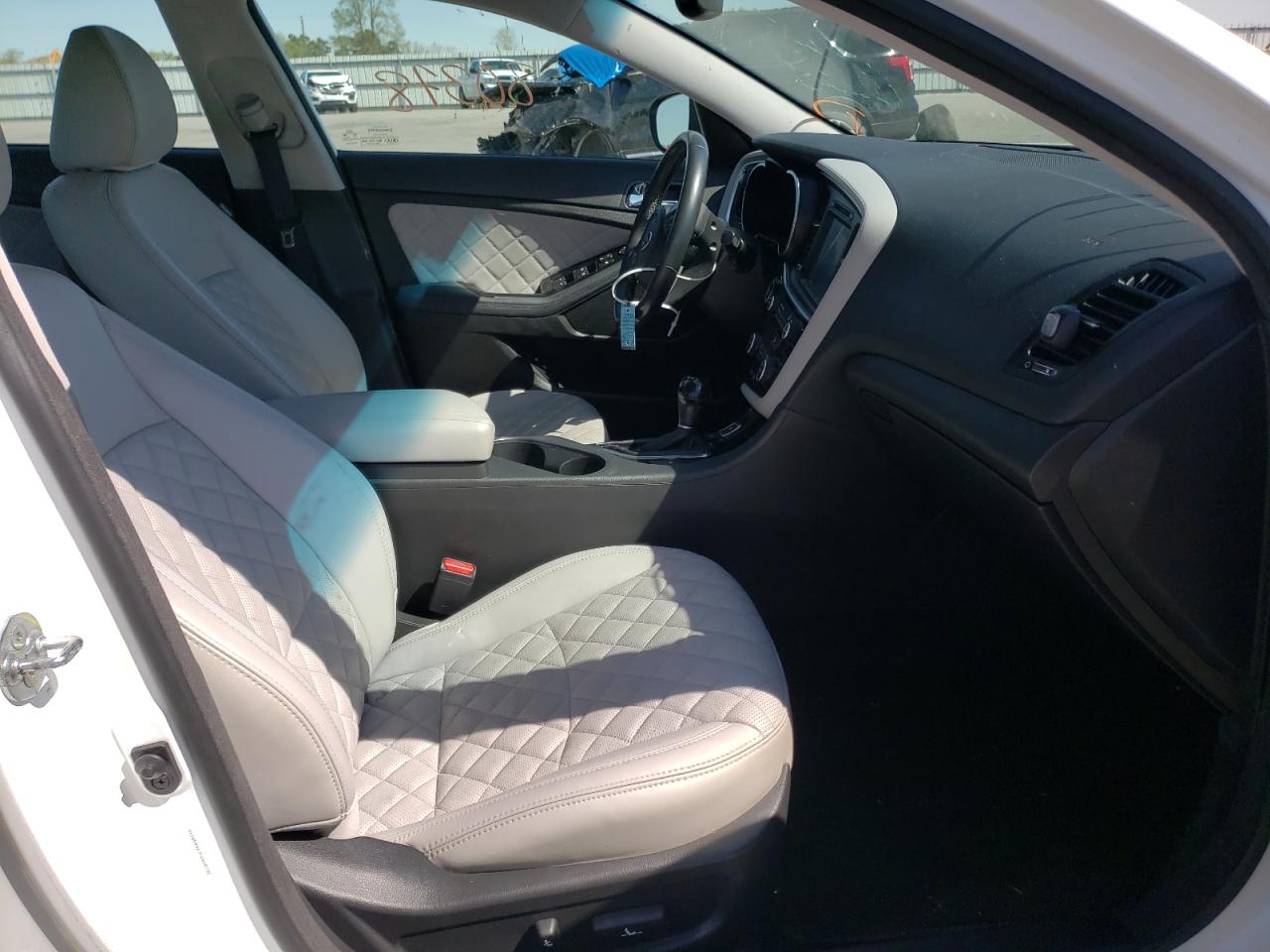 Photo 5 from auction – 2015 KIA OPTIMA SX with VIN 5XXGR4A63FG468732