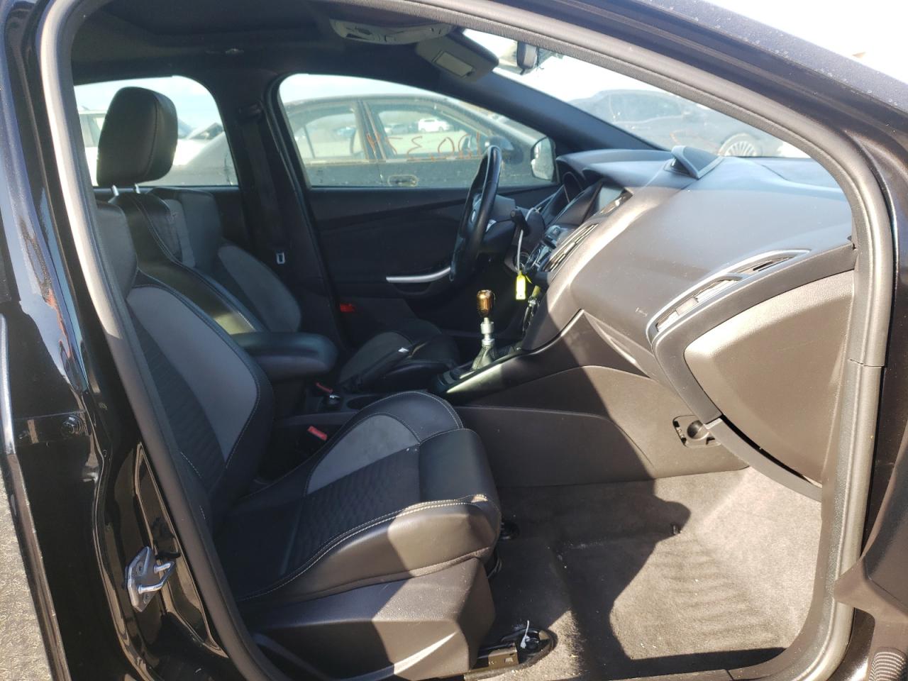 Photo 5 from auction – 2013 FORD FOCUS ST with VIN 1FADP3L92DL269989