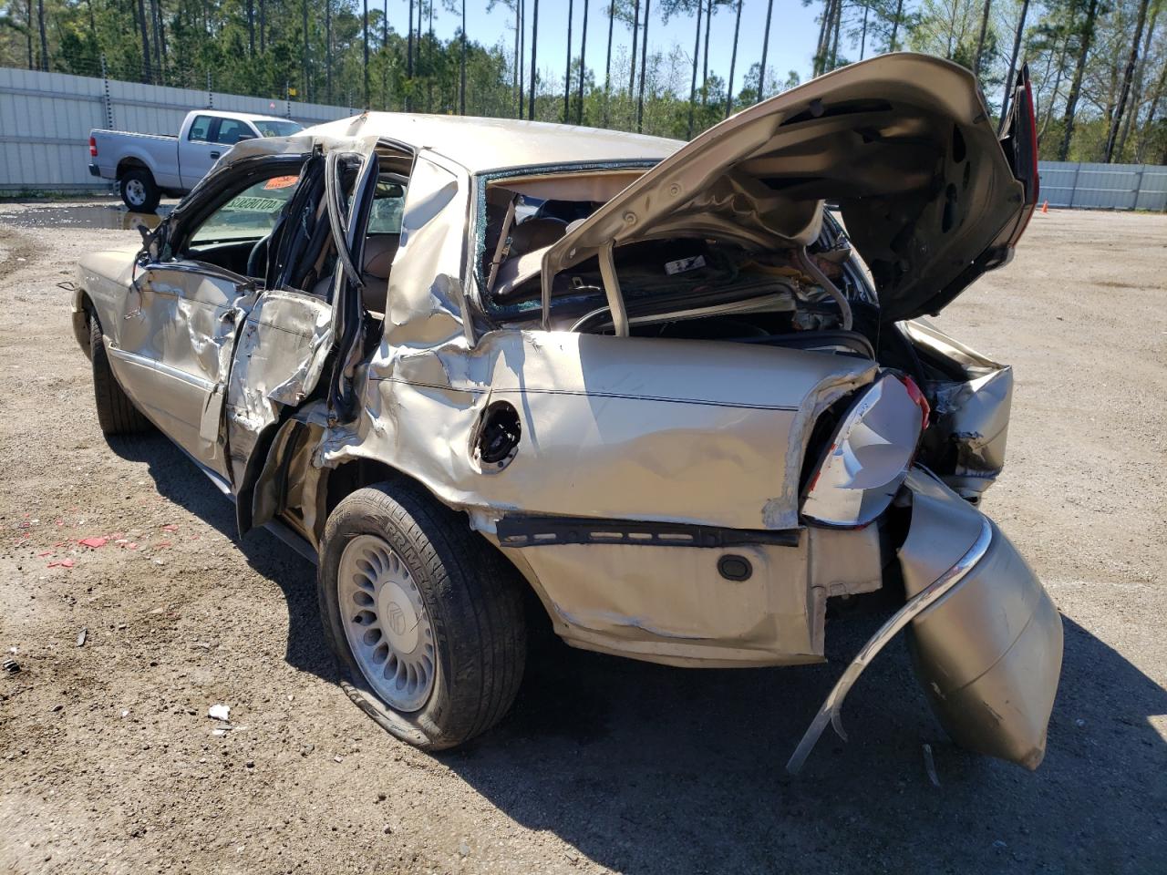 Photo 3 from auction – 2000 MERCURY GRAND MARQ with VIN 2MEFM75W9YX657041