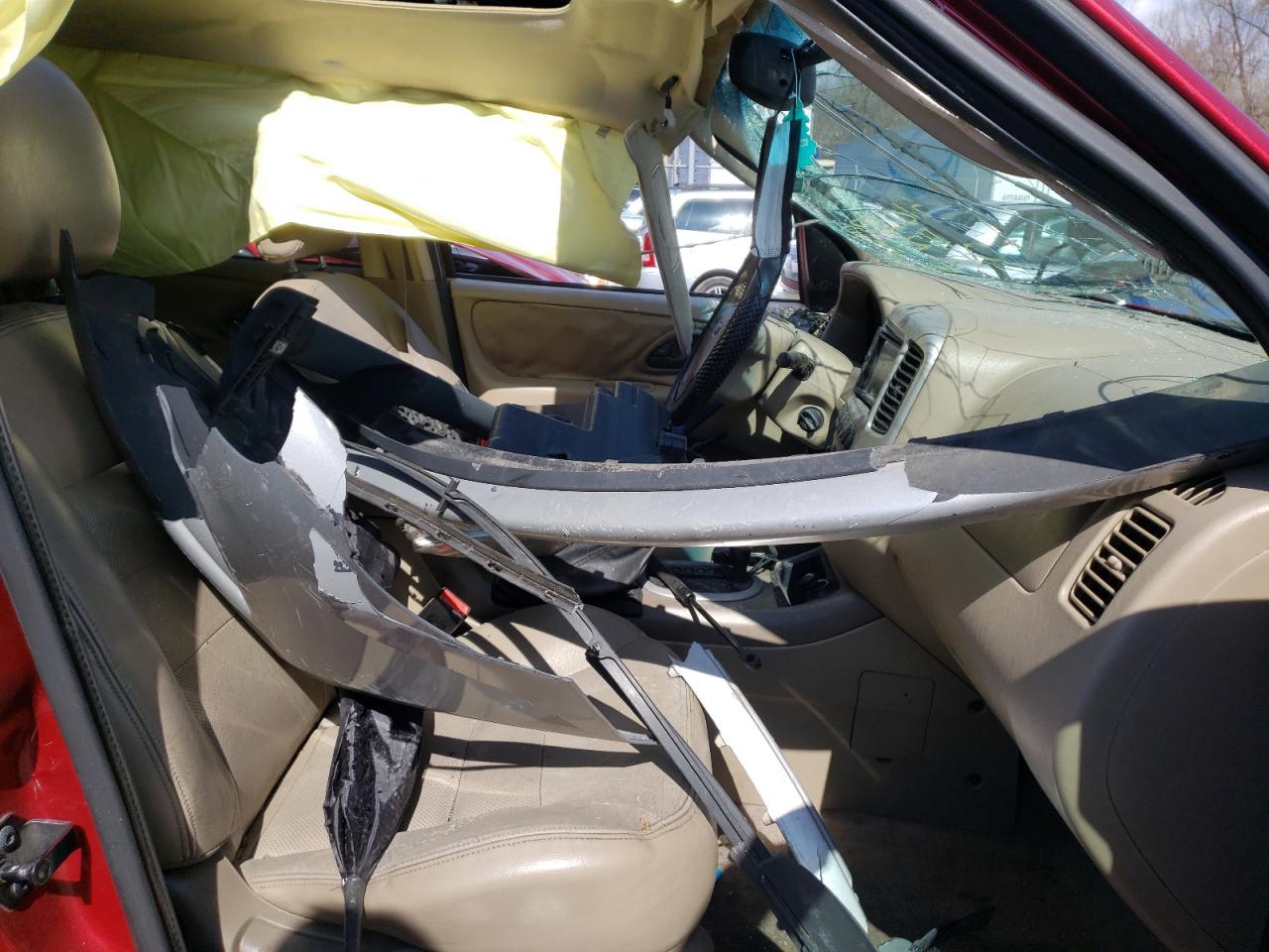 Photo 5 from auction – 2005 FORD ESCAPE LIM with VIN 1FMCU94105KD53337