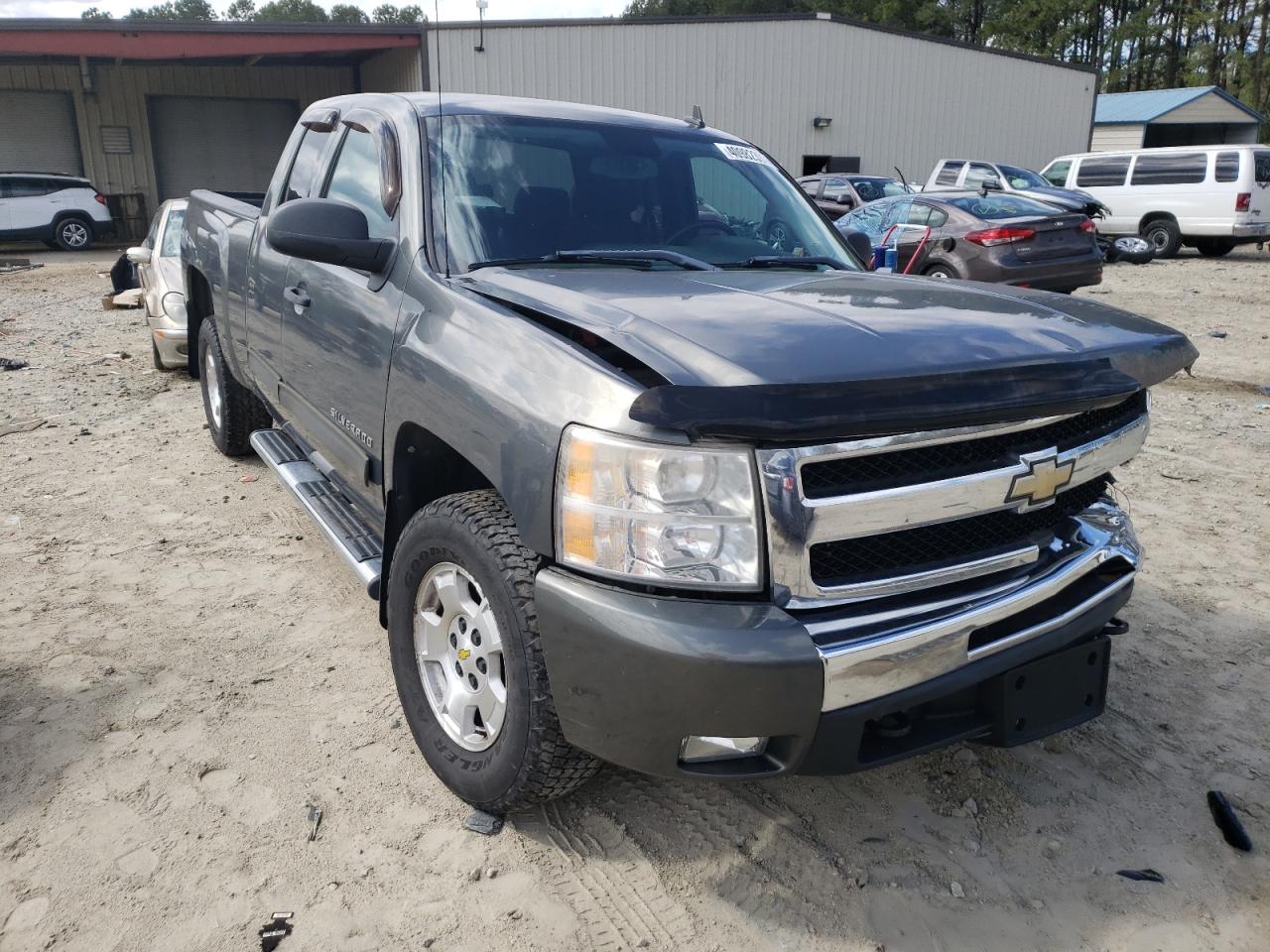 CHEVROLET silverado 2011 with VIN 1GCRKSE38BZ106548 - Photo from auction