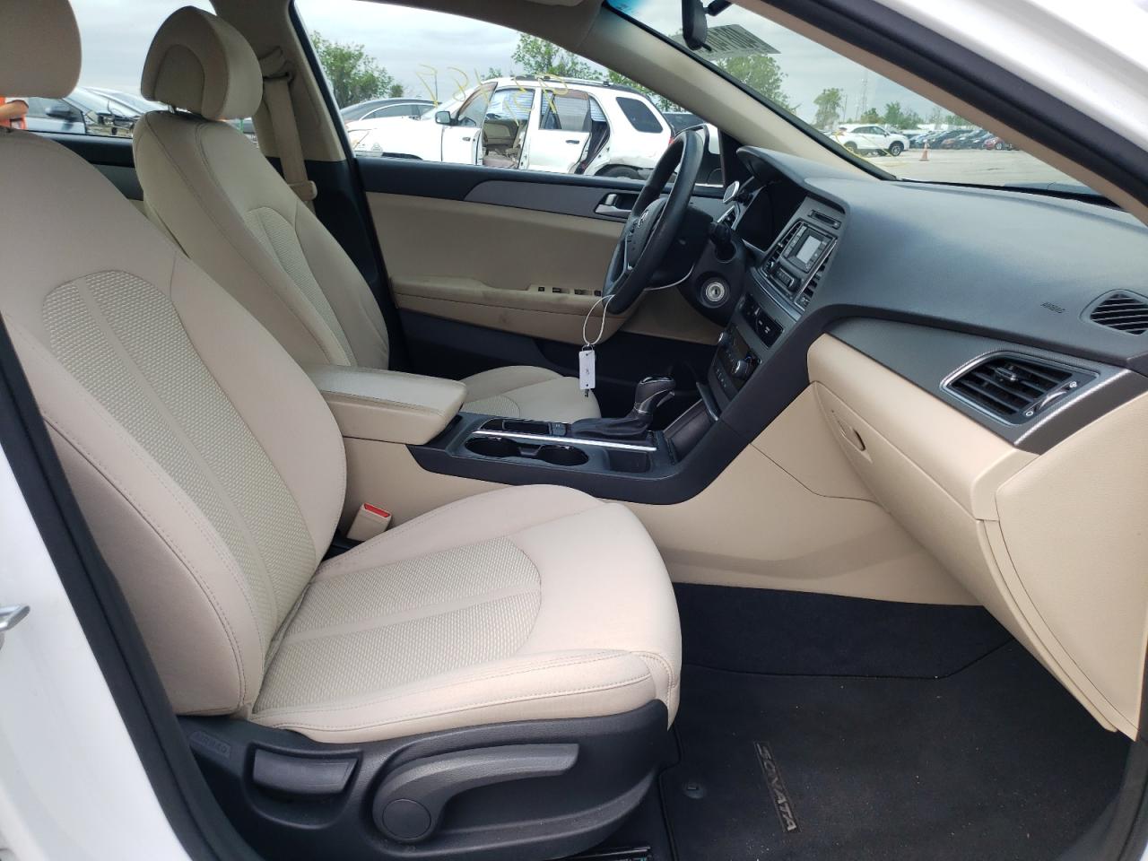 Photo 5 from auction – 2015 HYUNDAI SONATA SE with VIN 5NPE24AF2FH049299