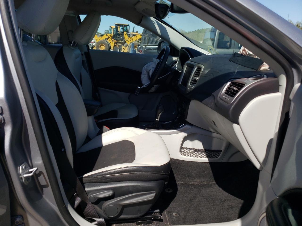 Photo 5 from auction – 2018 JEEP COMPASS LA with VIN 3C4NJDBBXJT362463