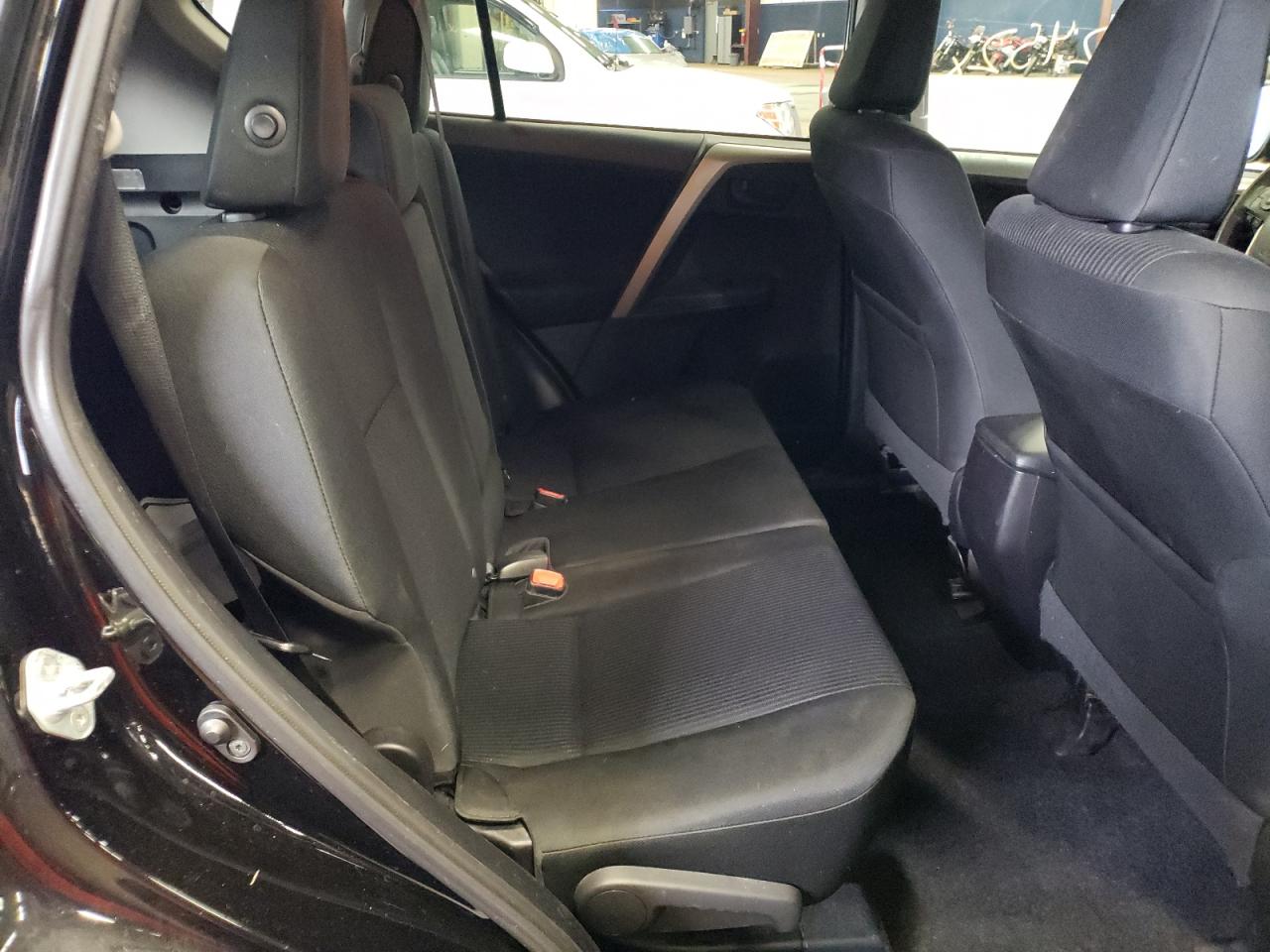 Photo 6 from auction – 2014 TOYOTA RAV4 LE with VIN 2T3BFREV1EW190183
