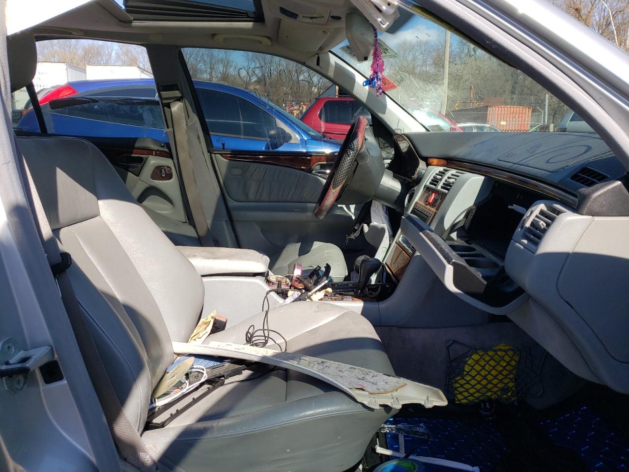 Photo 5 from auction – 1999 MERCEDES-BENZ E 320 with VIN WDBJF65H7XA730995