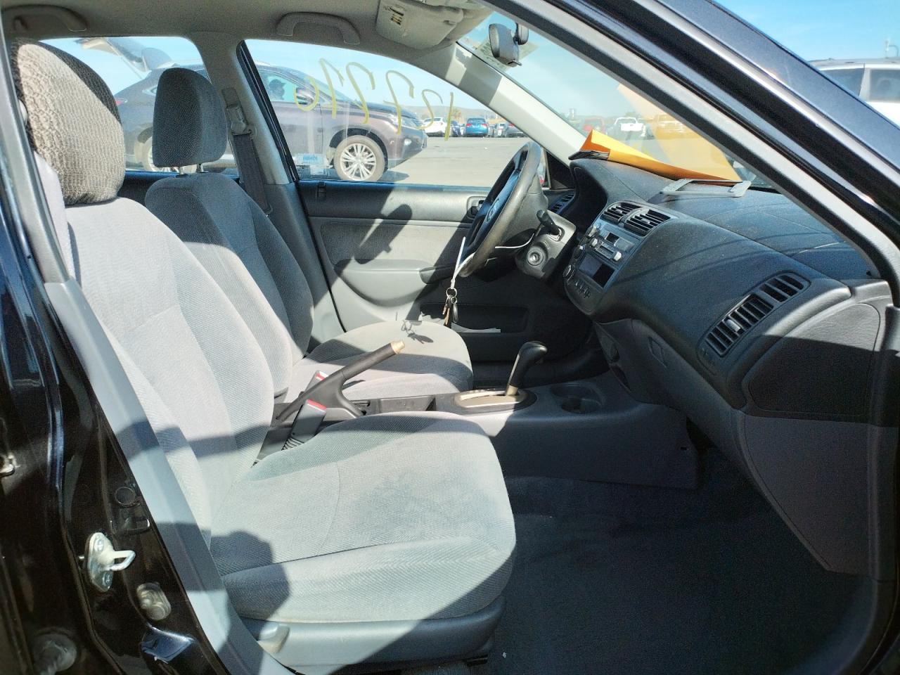 Photo 5 from auction – 2001 HONDA CIVIC LX with VIN 2HGES16571H611862