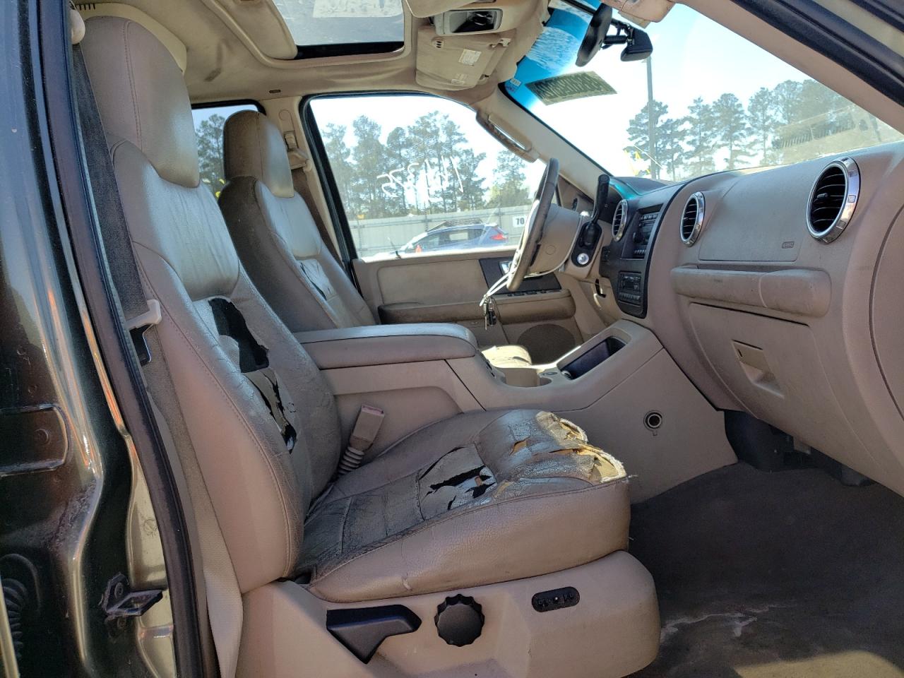 Photo 5 from auction – 2004 FORD EXPEDITION with VIN 1FMFU17L14LA48384