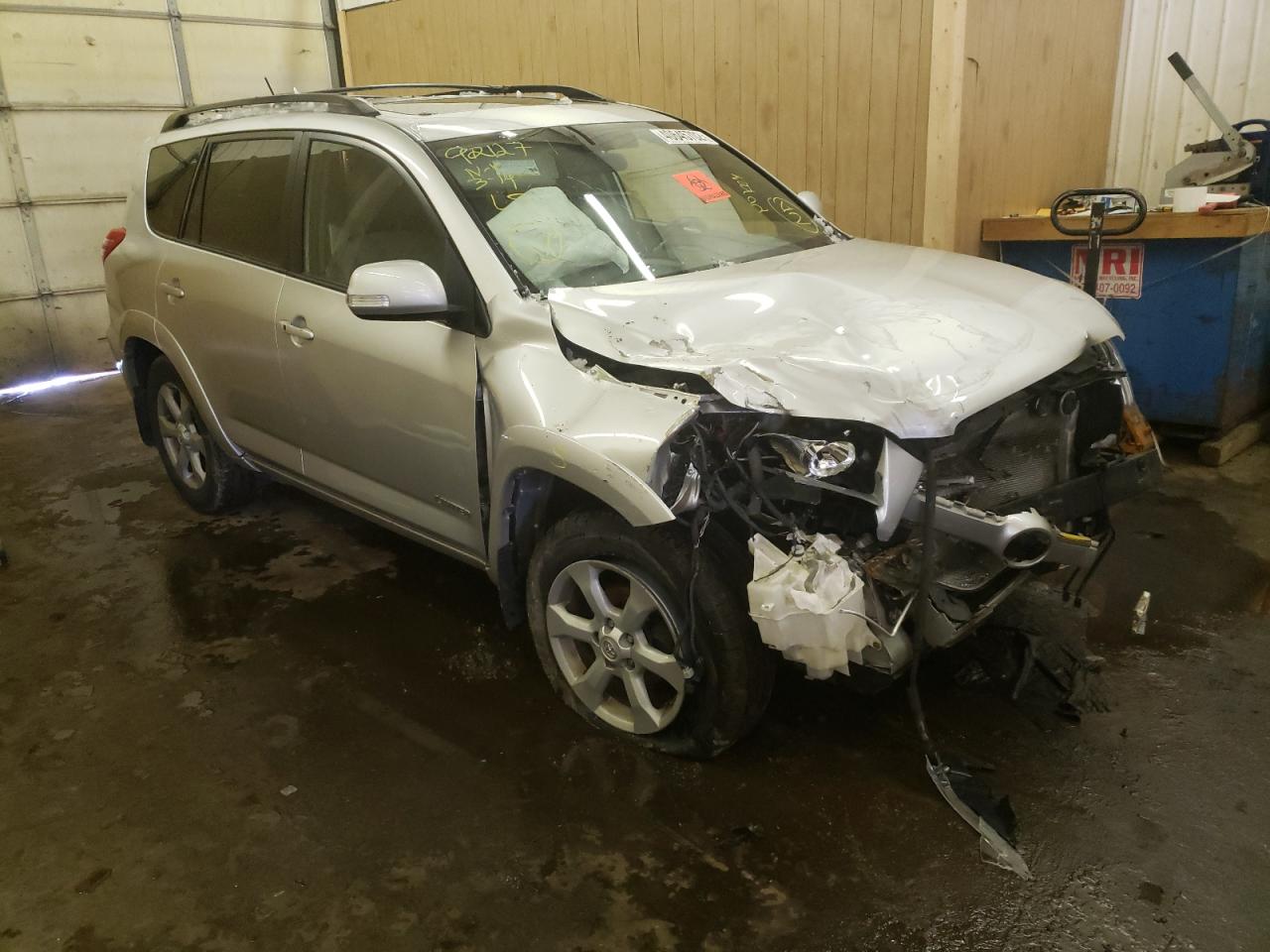 TOYOTA RAV4 LIMIT 2011 with VIN 2T3DF4DV0BW160522 - Photo from auction