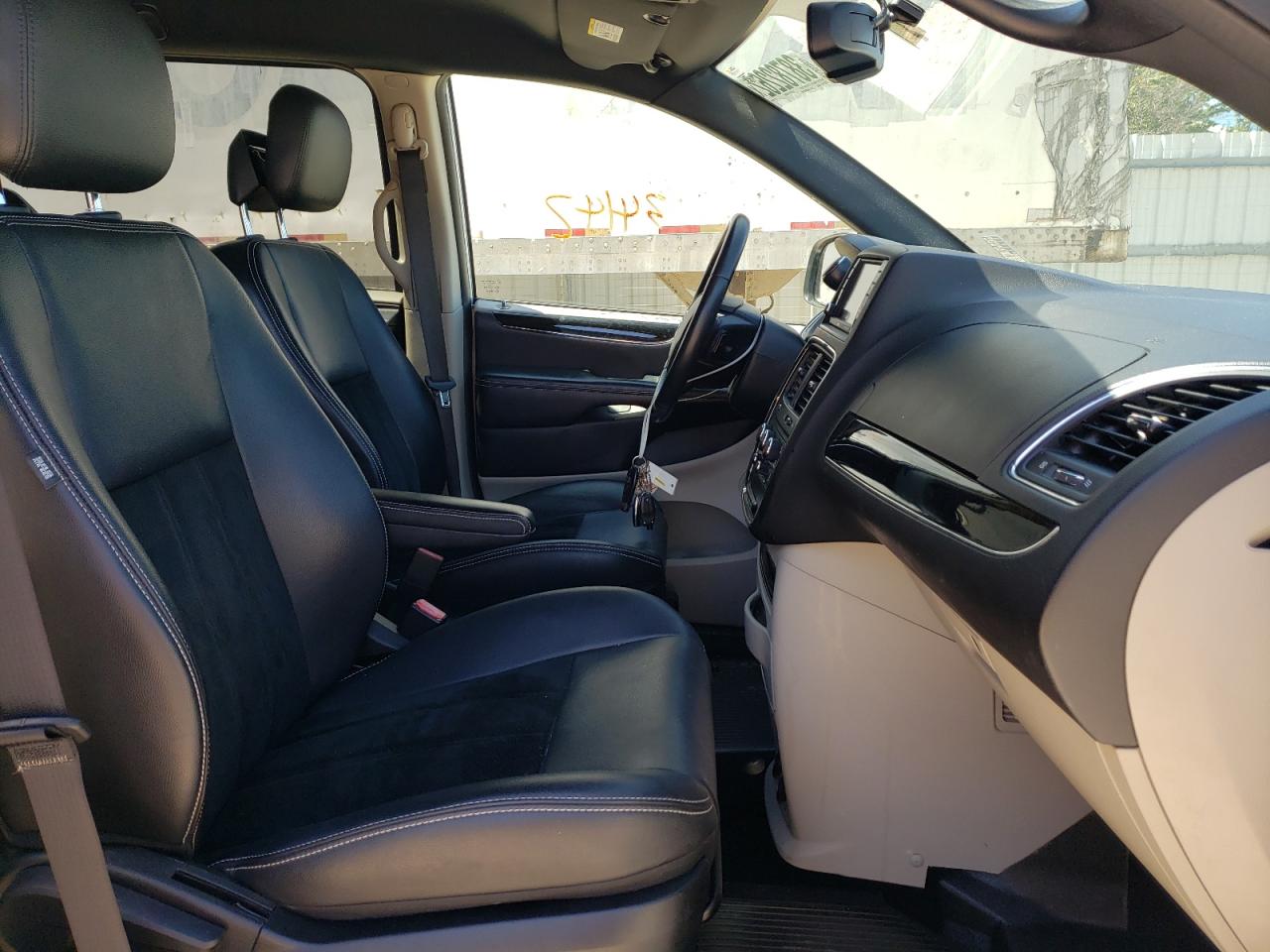 Фото 5 с аукциона – 2017 DODGE GRAND CARA с VIN 2C4RDGCG0HR616635