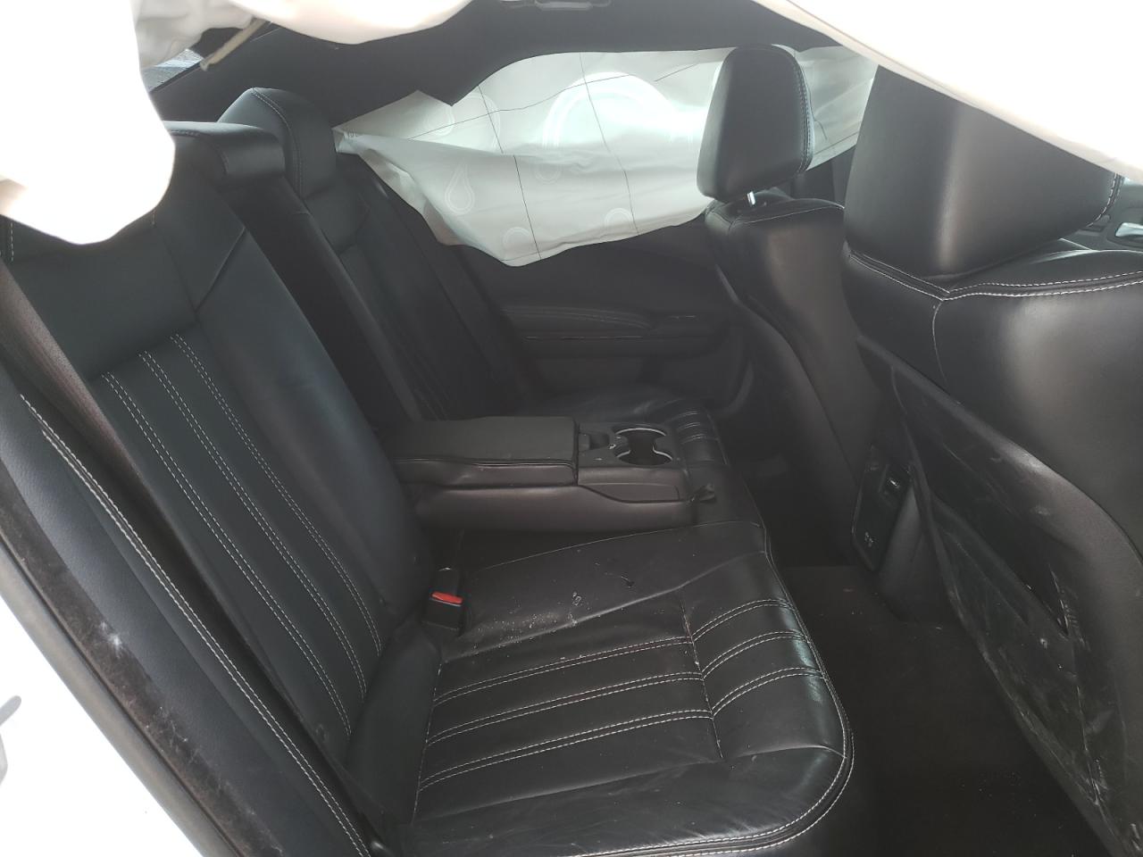 Photo 15 from auction – 2016 CHRYSLER 300 S with VIN 2C3CCAGG1GH253268