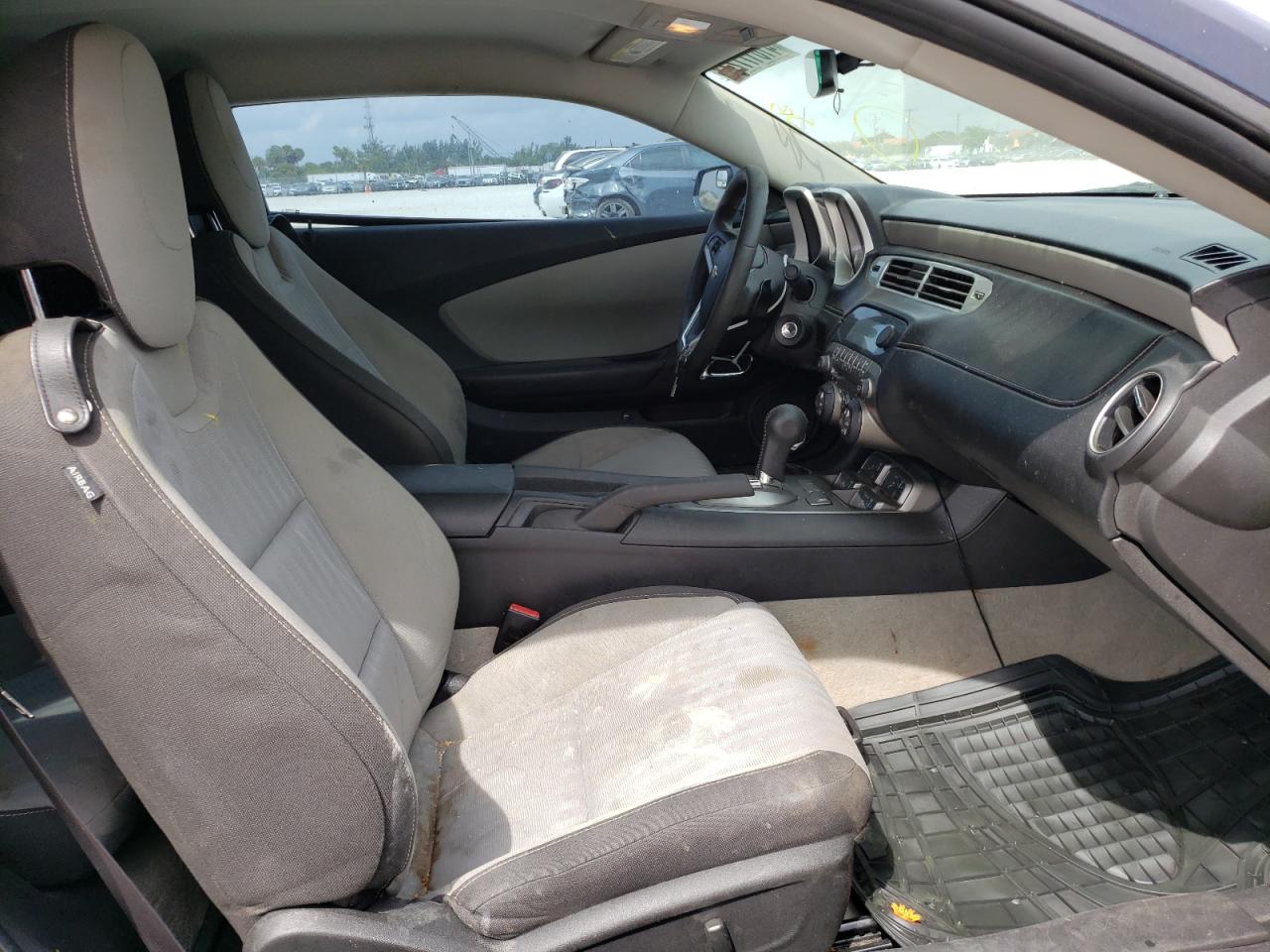 Photo 5 from auction – 2013 CHEVROLET CAMARO LS with VIN 2G1FA1E33D9121450