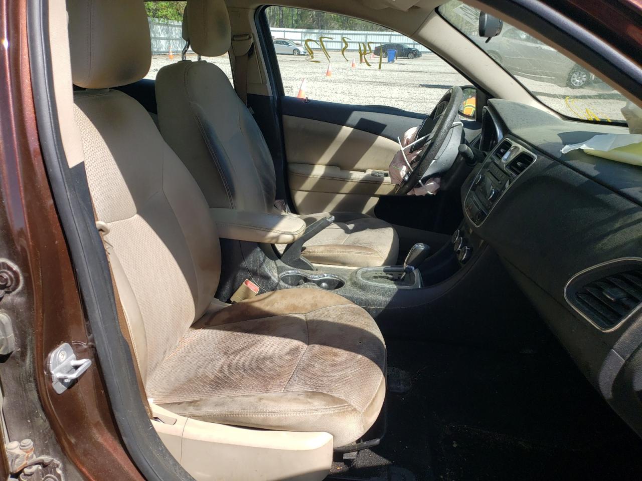 Photo 5 from auction – 2013 CHRYSLER 200 TOURIN with VIN 1C3CCBBG0DN528080