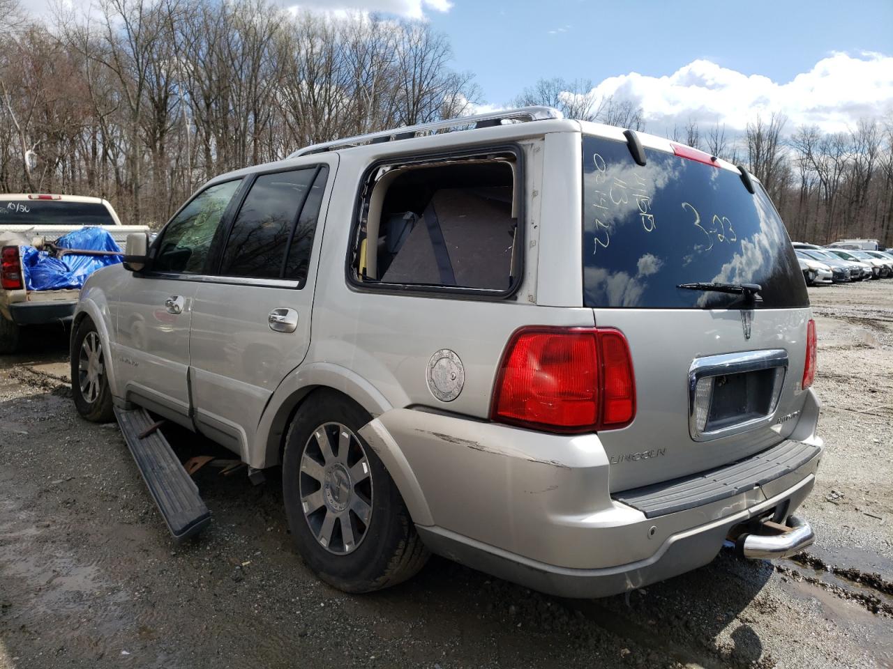 Photo 3 from auction – 2003 LINCOLN NAVIGATOR with VIN 5LMFU28R33LJ39483