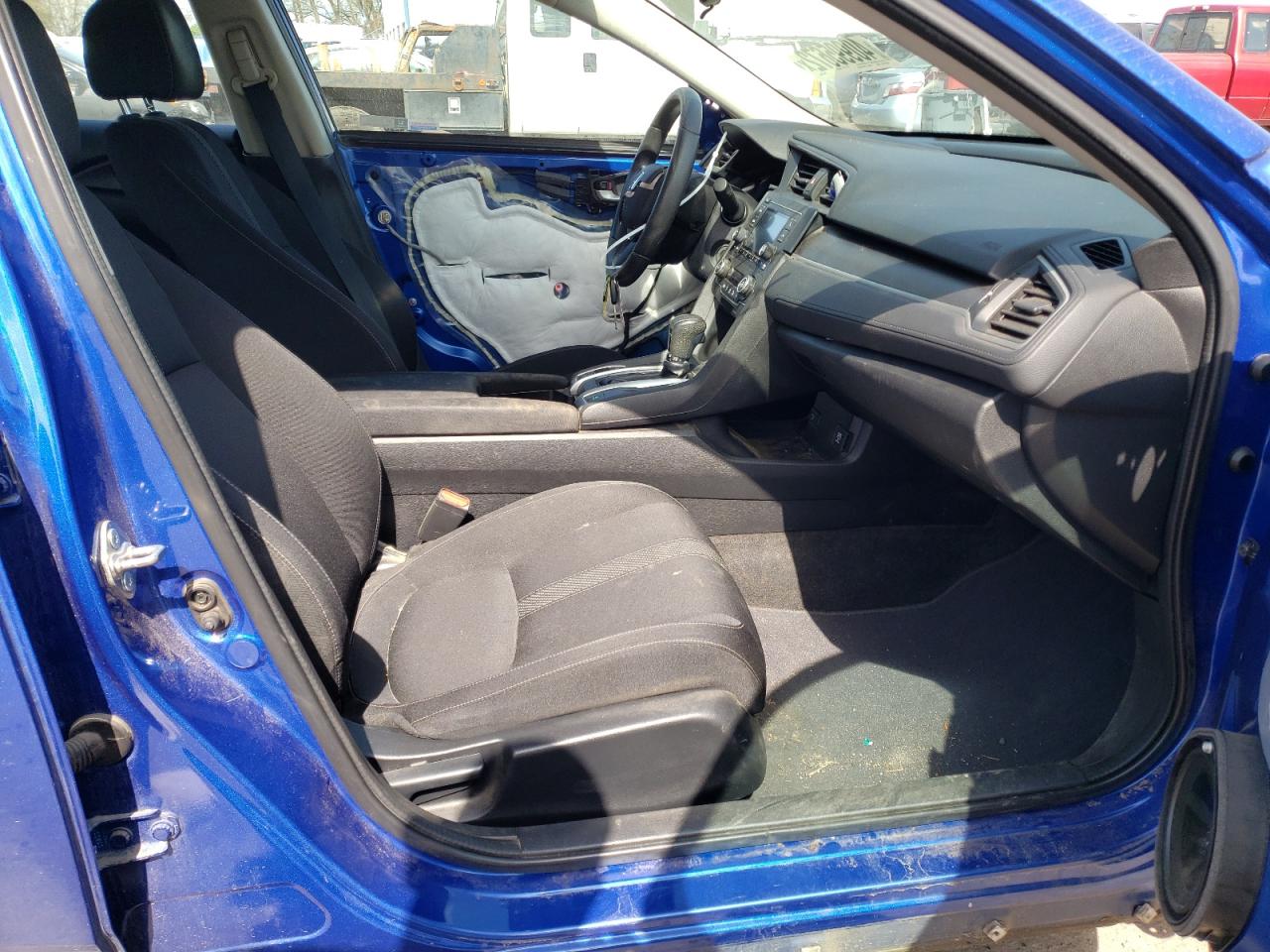 Photo 5 from auction – 2018 HONDA CIVIC LX with VIN 2HGFC2F50JH557067