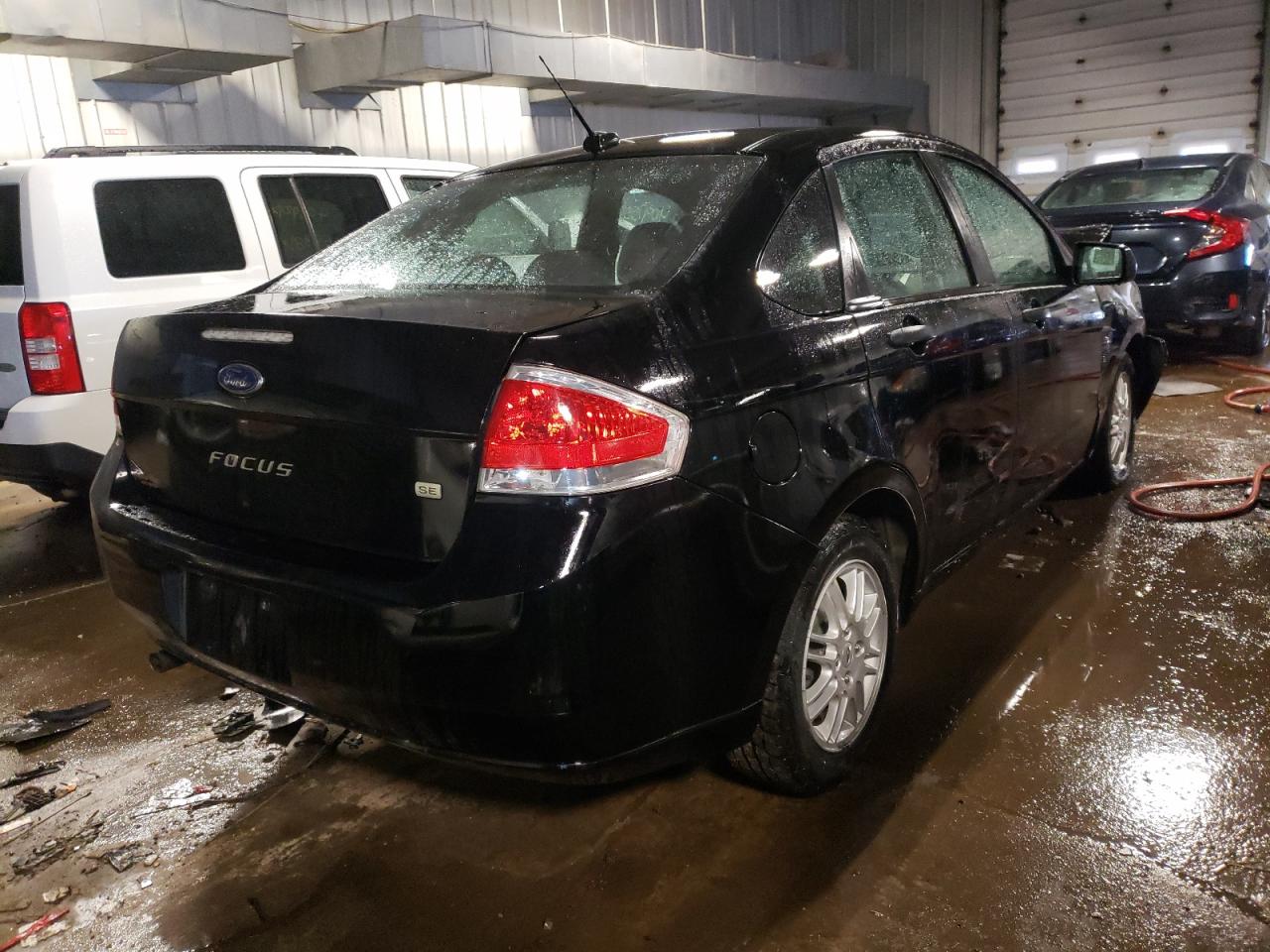 Photo 4 from auction – 2011 FORD FOCUS SE with VIN 1FAHP3FN2BW105499