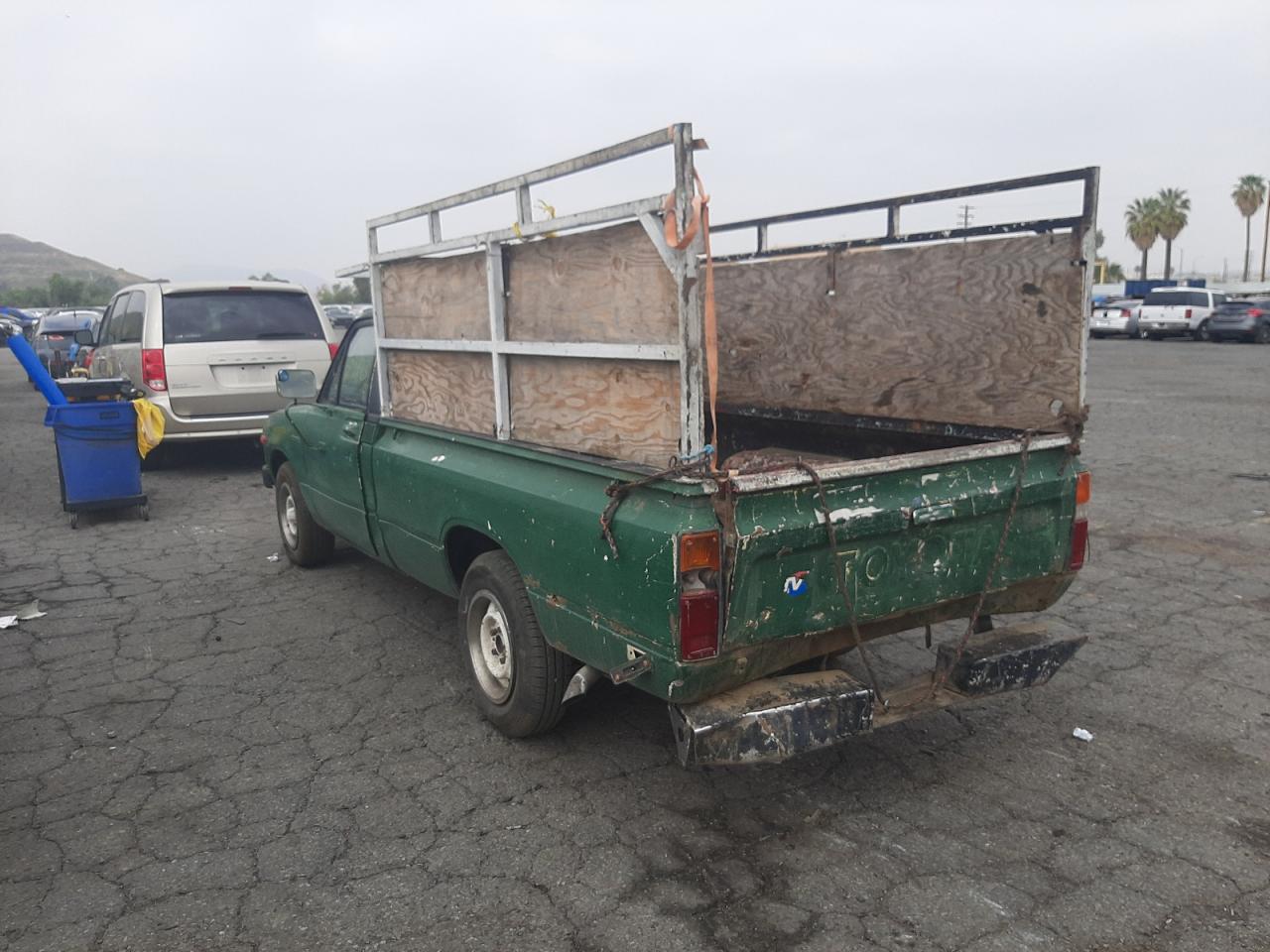 Photo 3 from auction – 1983 TOYOTA PICKUP 1/2 with VIN JT4RN44S6D1152912