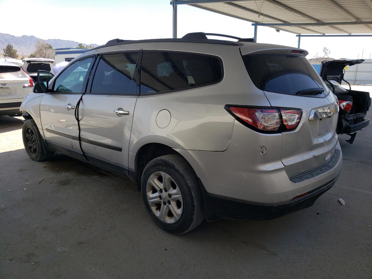 Photo 3 from auction – 2016 CHEVROLET TRAVERSE L with VIN 1GNKRFEDXGJ101717