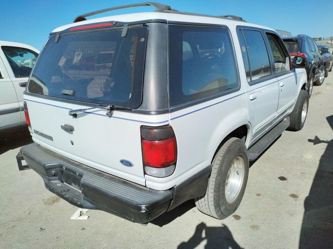 Photo 4 from auction – 1996 FORD EXPLORER with VIN 1FMDU34X6TZA28167
