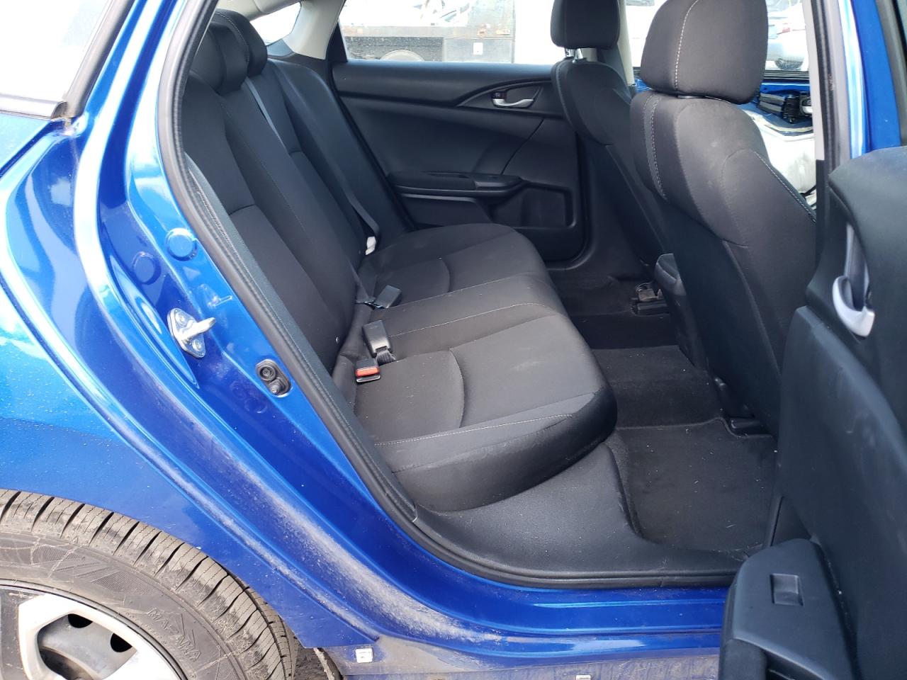 Photo 6 from auction – 2018 HONDA CIVIC LX with VIN 2HGFC2F50JH557067