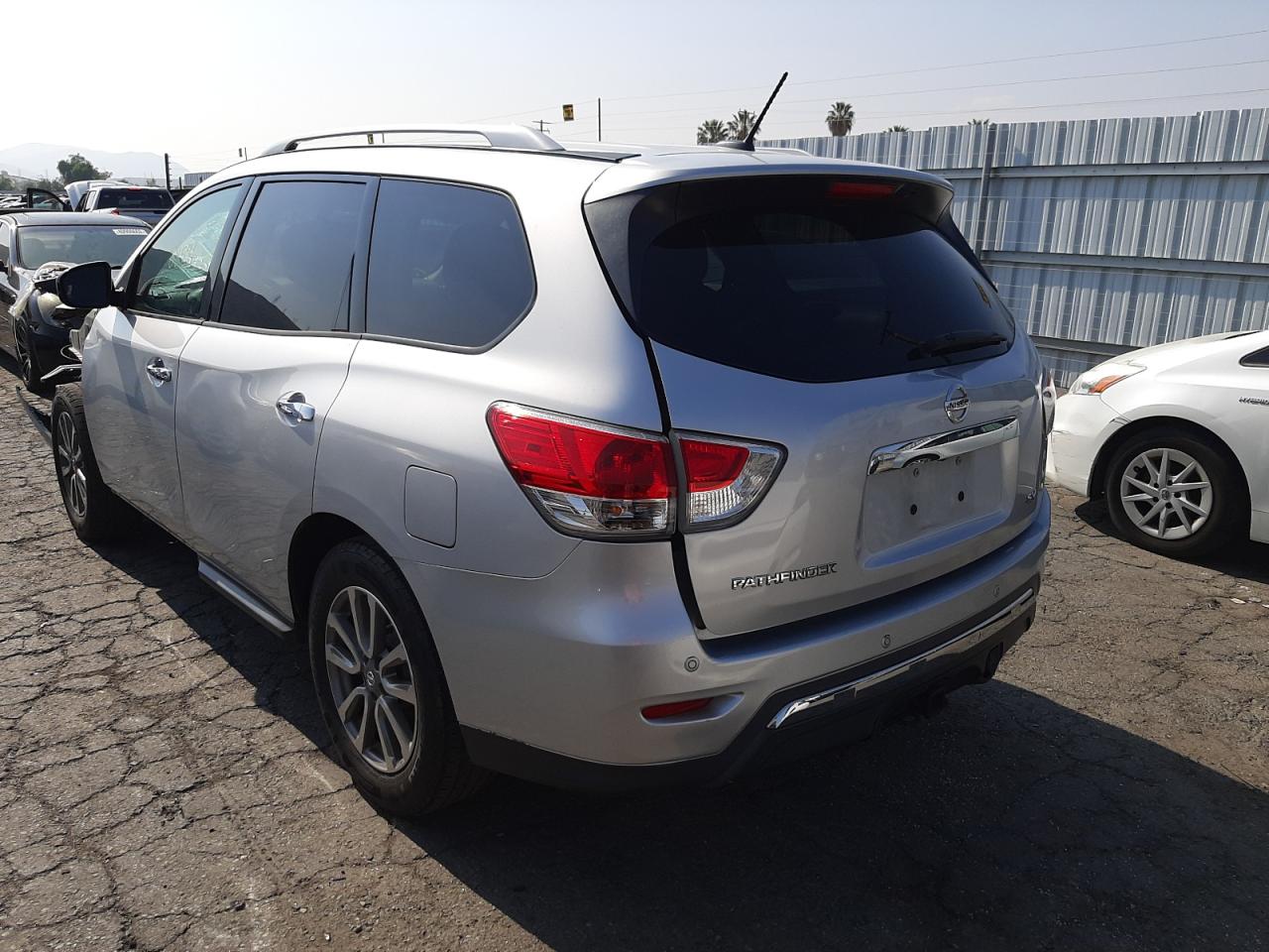 Photo 3 from auction – 2015 NISSAN PATHFINDER with VIN 5N1AR2MNXFC680925