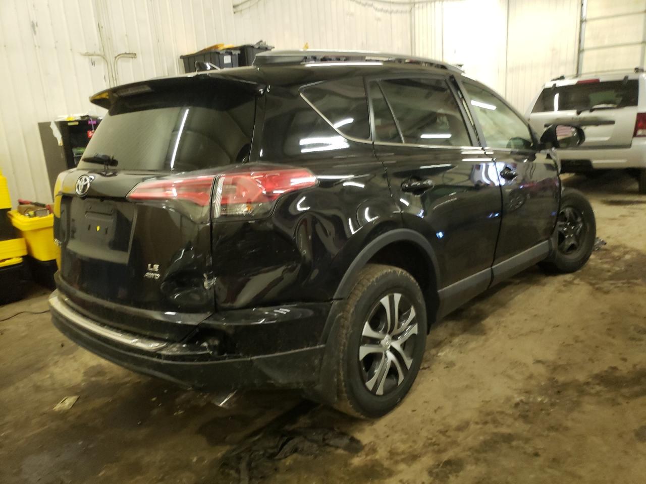 Photo 4 from auction – 2018 TOYOTA RAV4 LE with VIN 2T3BFREV9JW736755
