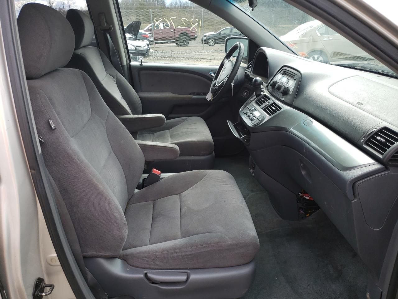 Photo 5 from auction – 2005 HONDA ODYSSEY EX with VIN 5FNRL38405B041454
