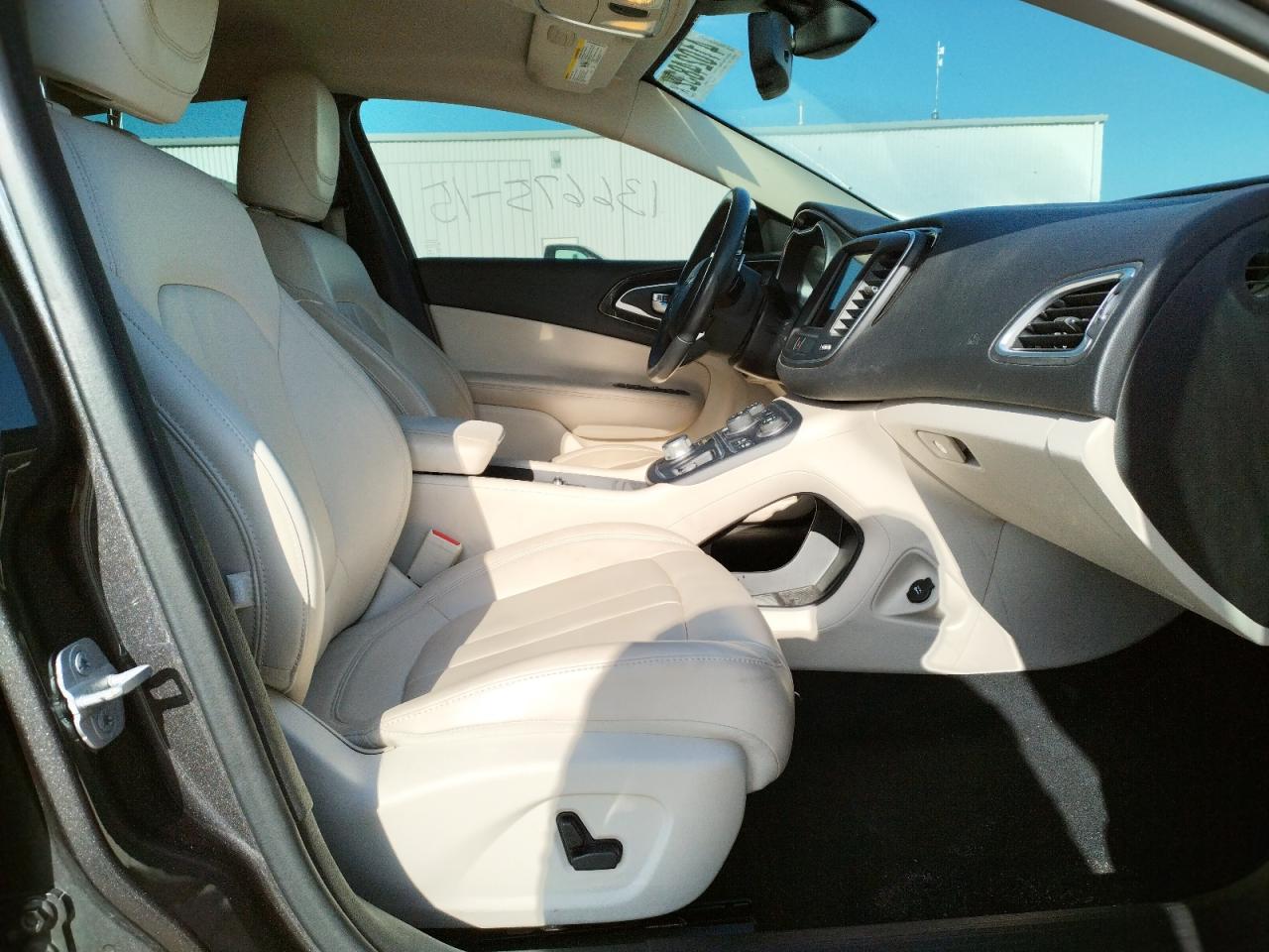 Photo 5 from auction – 2015 CHRYSLER 200 C with VIN 1C3CCCCG7FN519657