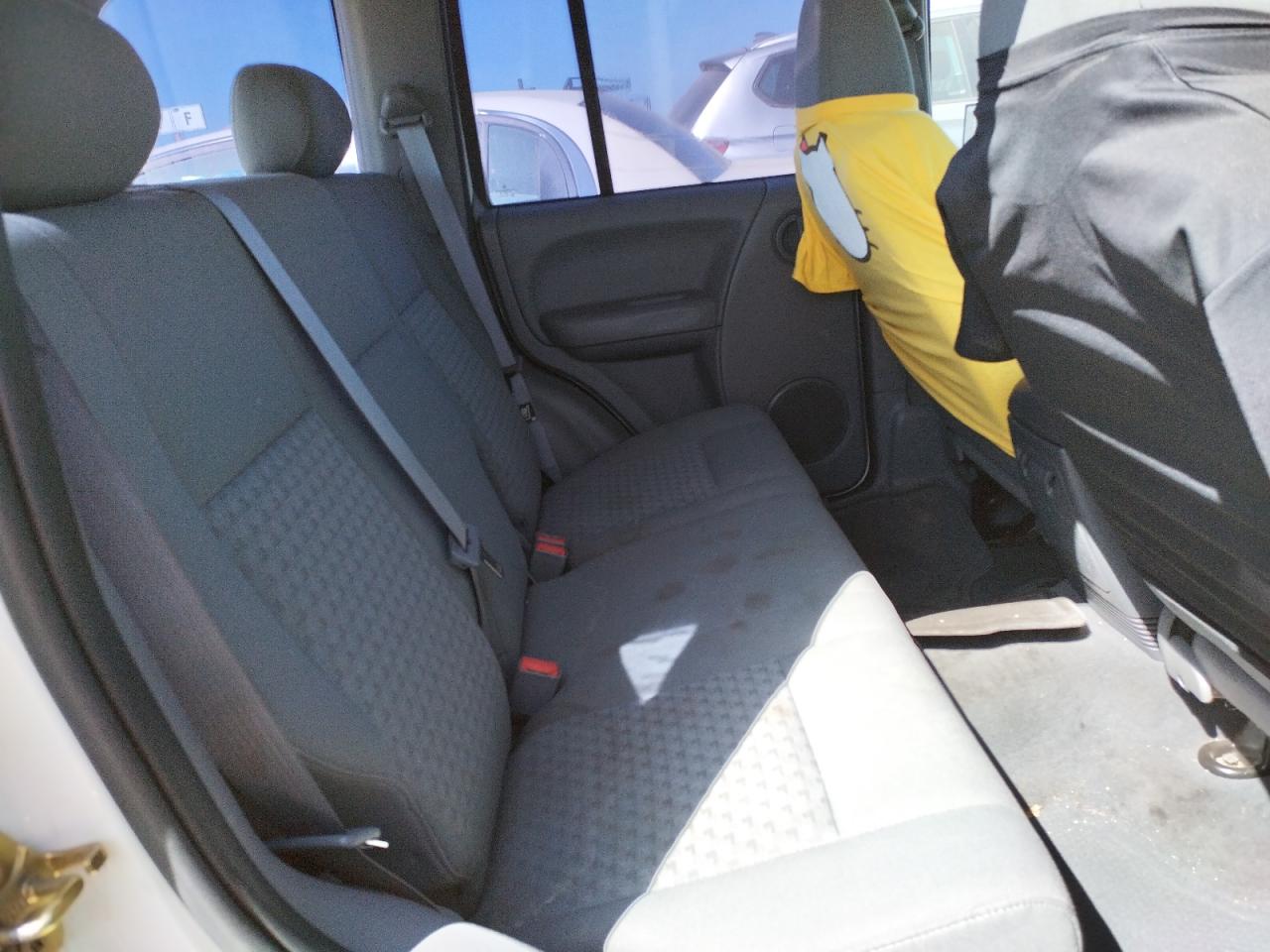 Photo 6 from auction – 2005 JEEP LIBERTY SP with VIN 1J4GL48K65W629764