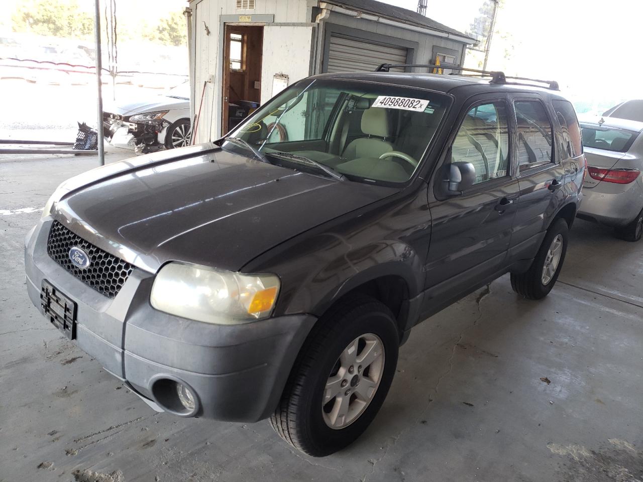Photo 2 from auction – 2006 FORD ESCAPE with VIN 1FMCU03156KB65203