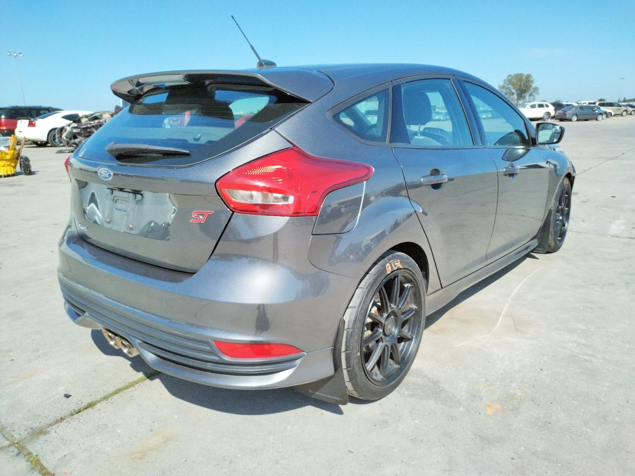 Photo 4 from auction – 2016 FORD FOCUS ST with VIN 1FADP3L90GL406206