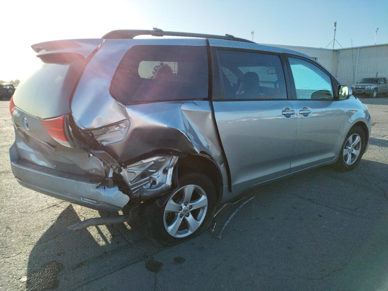 Photo 4 from auction – 2012 TOYOTA SIENNA LE with VIN 5TDKK3DC4CS239304