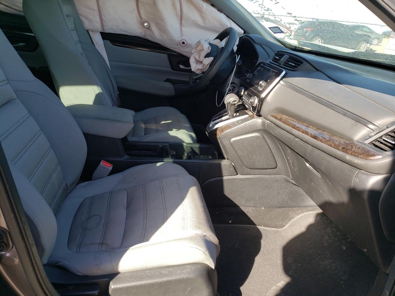 Photo 5 from auction – 2017 HONDA CR-V LX with VIN 7FARW5H30HE008845