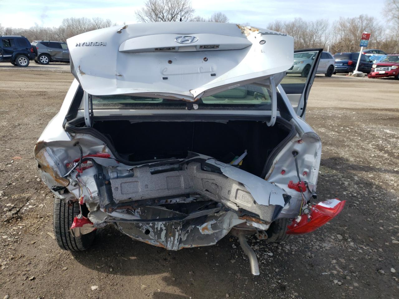 Photo 9 from auction – 2011 HYUNDAI ACCENT GLS with VIN KMHCN4AC3BU609637