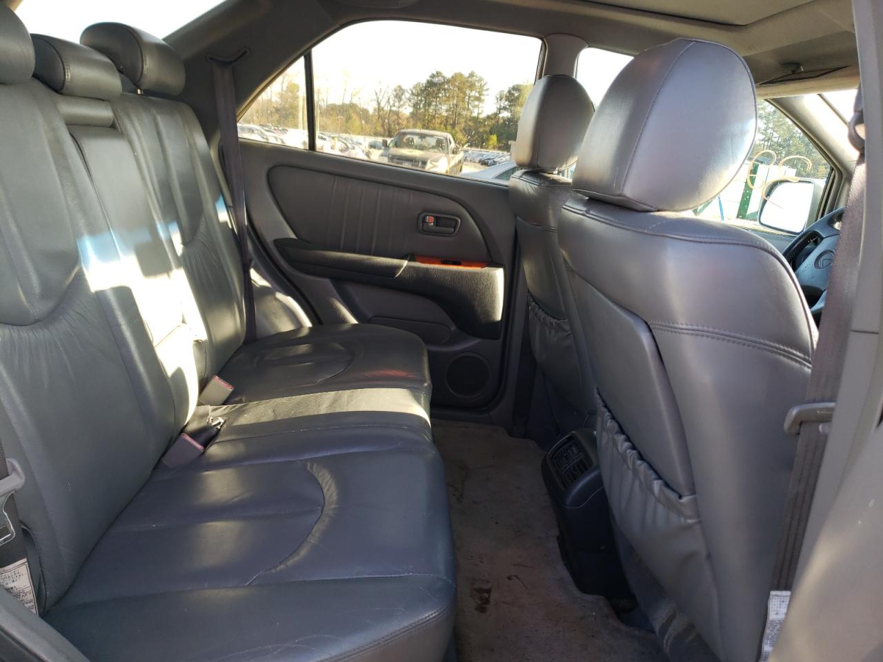 Photo 6 from auction – 2000 LEXUS RX 300 with VIN JT6GF10U6Y0072488
