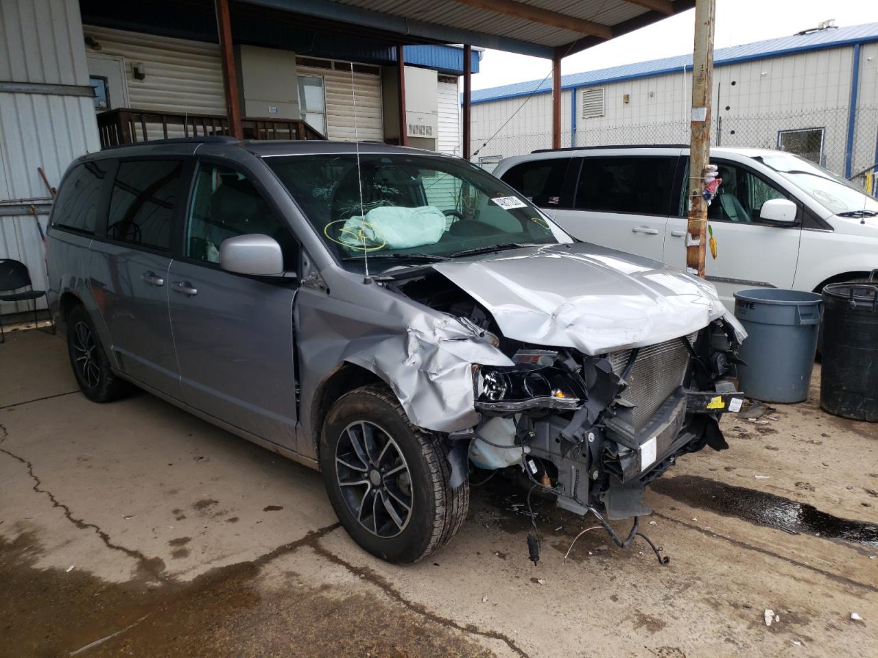 DODGE GRAND CARA 2018 with VIN 2C4RDGEG9JR343486 - Photo from auction