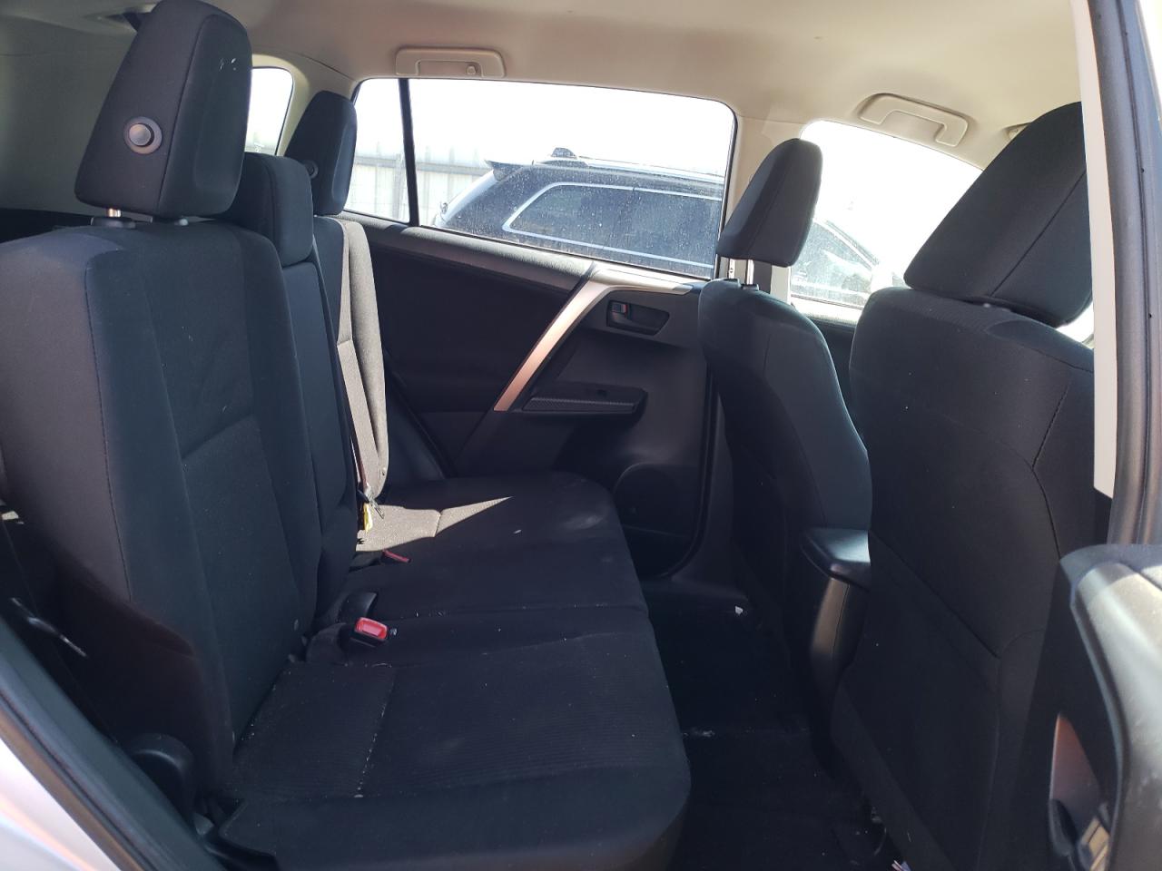 Photo 6 from auction – 2014 TOYOTA RAV4 LE with VIN JTMBFREV9ED069480