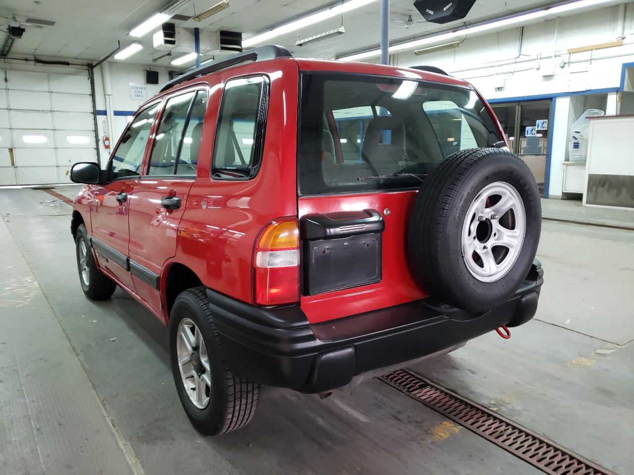 Photo 3 from auction – 2002 CHEVROLET TRACKER with VIN 2CNBJ13CX26928163