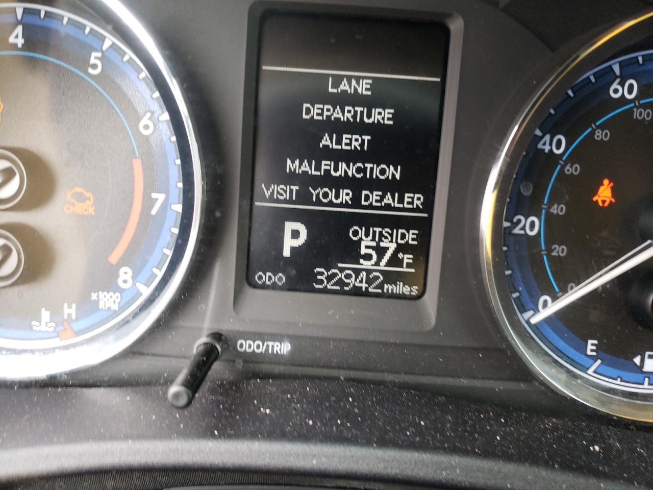 Photo 8 from auction – 2017 TOYOTA COROLLA L with VIN 2T1BURHEXHC943287