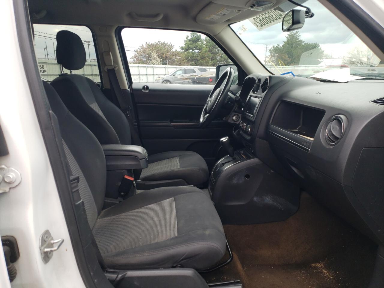 Photo 5 from auction – 2016 JEEP PATRIOT LA with VIN 1C4NJPFB7GD584355