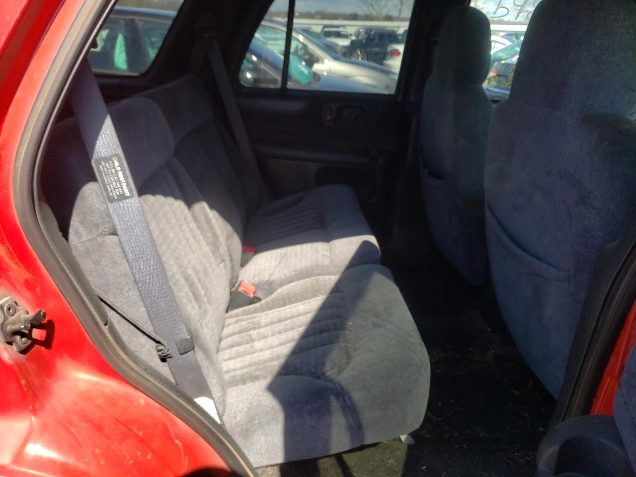 Photo 6 from auction – 2000 CHEVROLET BLAZER with VIN 1GNDT13W9Y2171884