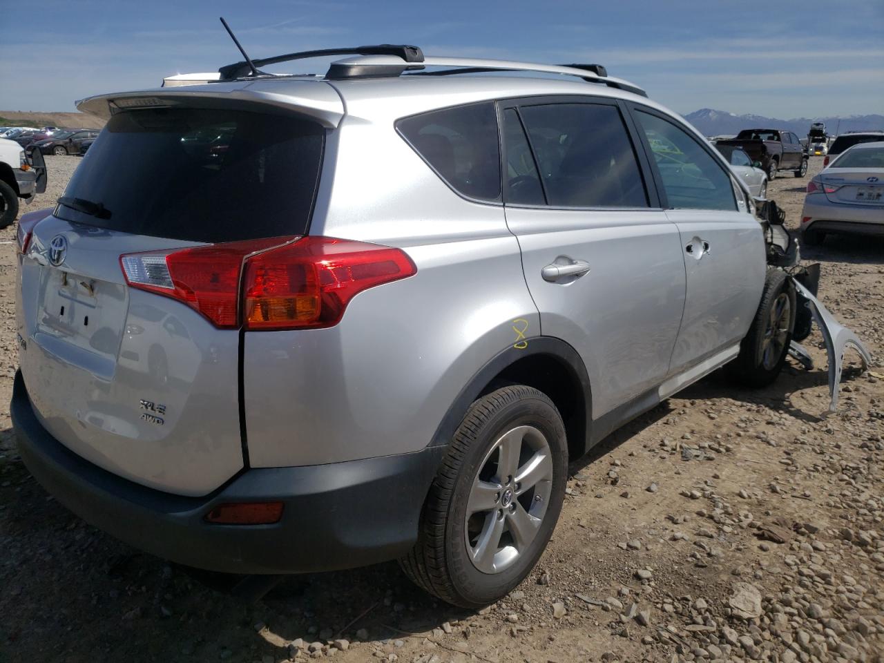 Photo 4 from auction – 2015 TOYOTA RAV4 XLE with VIN 2T3RFREV1FW277226