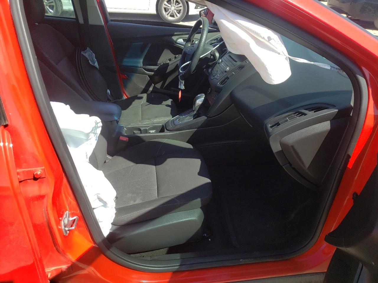 Photo 5 from auction – 2016 FORD FOCUS SE with VIN 1FADP3F20GL205596