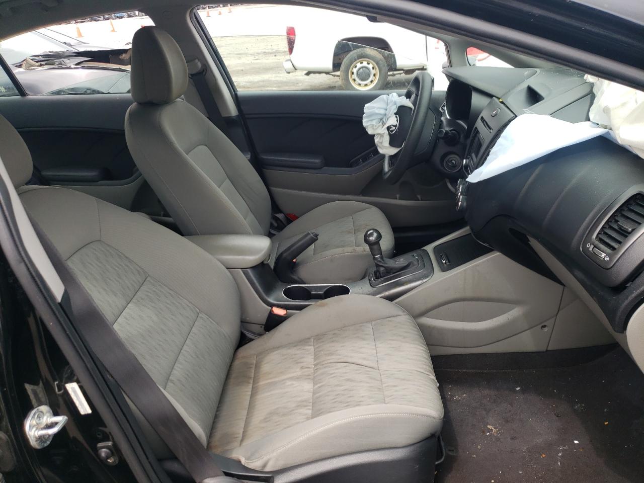 Photo 5 from auction – 2015 KIA FORTE LX with VIN KNAFK4A62F5315213