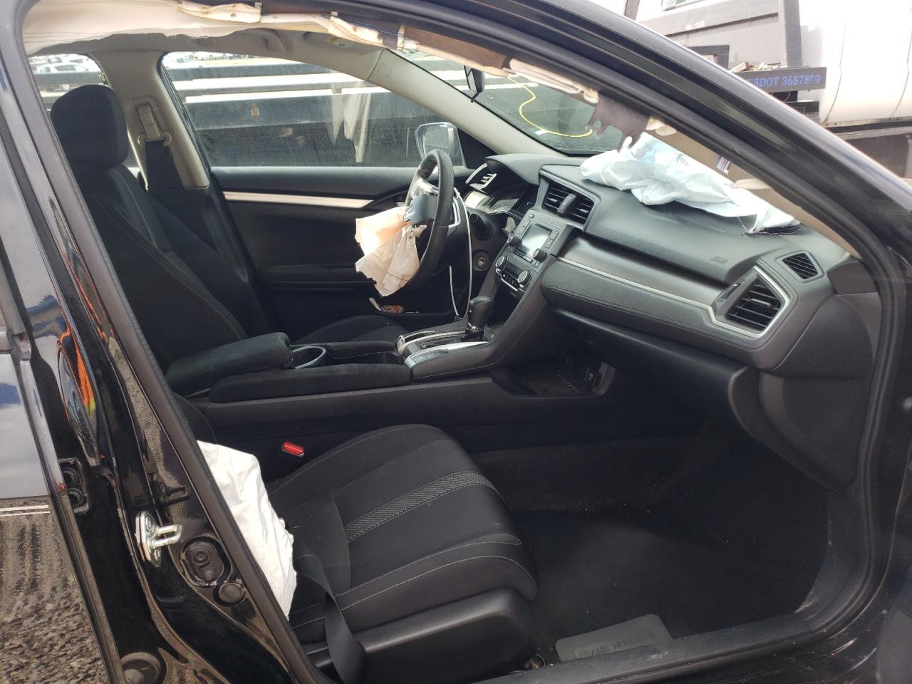 Photo 5 from auction – 2016 HONDA CIVIC LX with VIN 19XFC2F61GE052165
