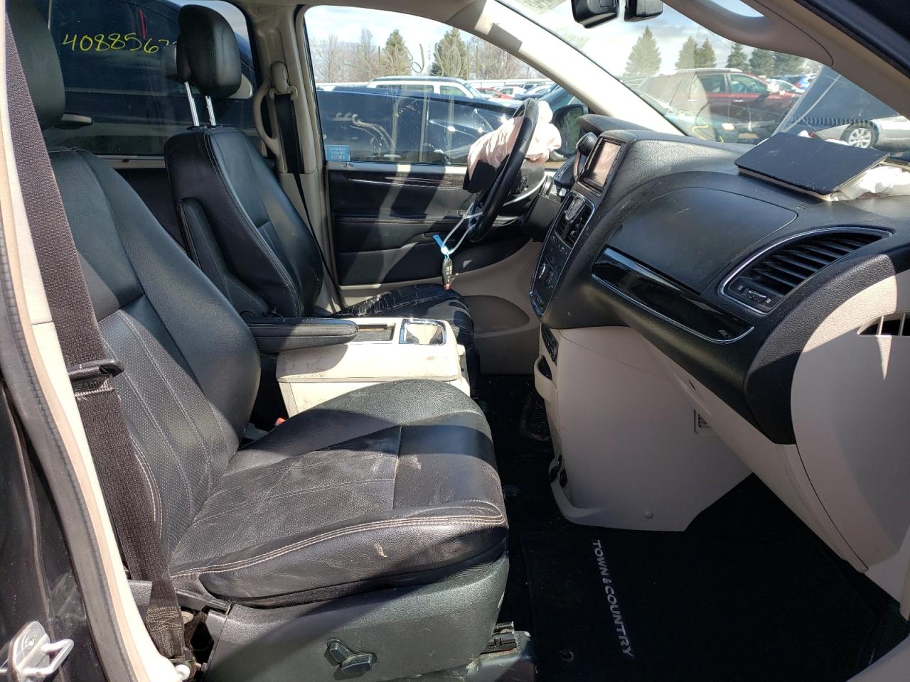 Photo 5 from auction – 2012 CHRYSLER TOWN & COU with VIN 2C4RC1CG3CR209417