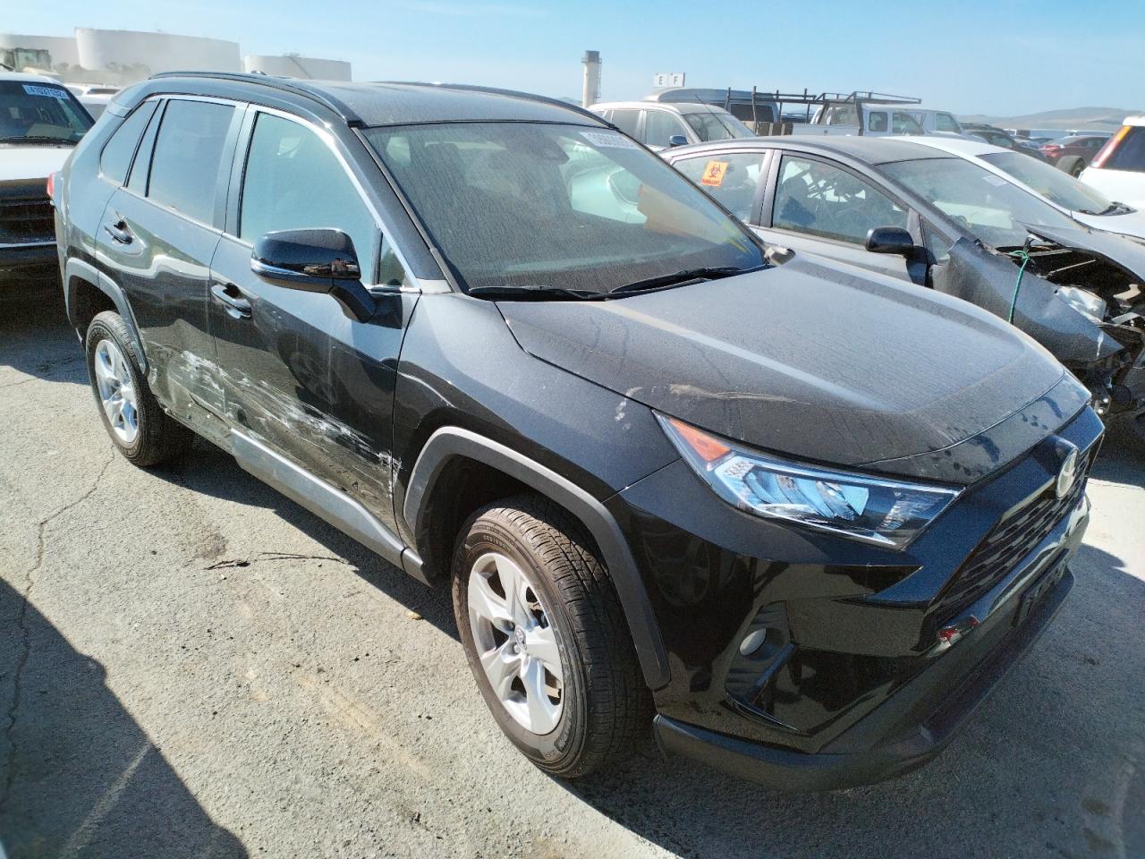 Photo 1 from auction – 2021 TOYOTA RAV4 XLE with VIN 2T3W1RFV8MC095165
