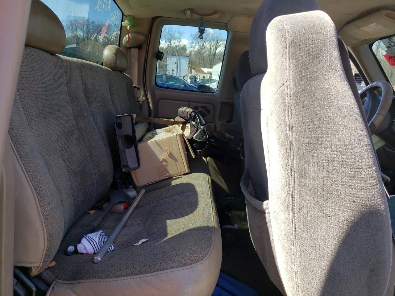 Photo 6 from auction – 2004 CHEVROLET SILVERADO with VIN 2GCEC19V641268465