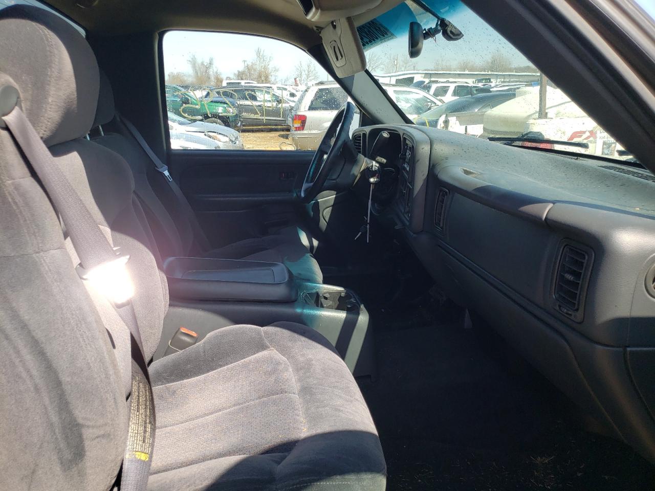 Фото 5 с аукциона – 2000 CHEVROLET SILVERADO с VIN 1GCEC14T7YE239065