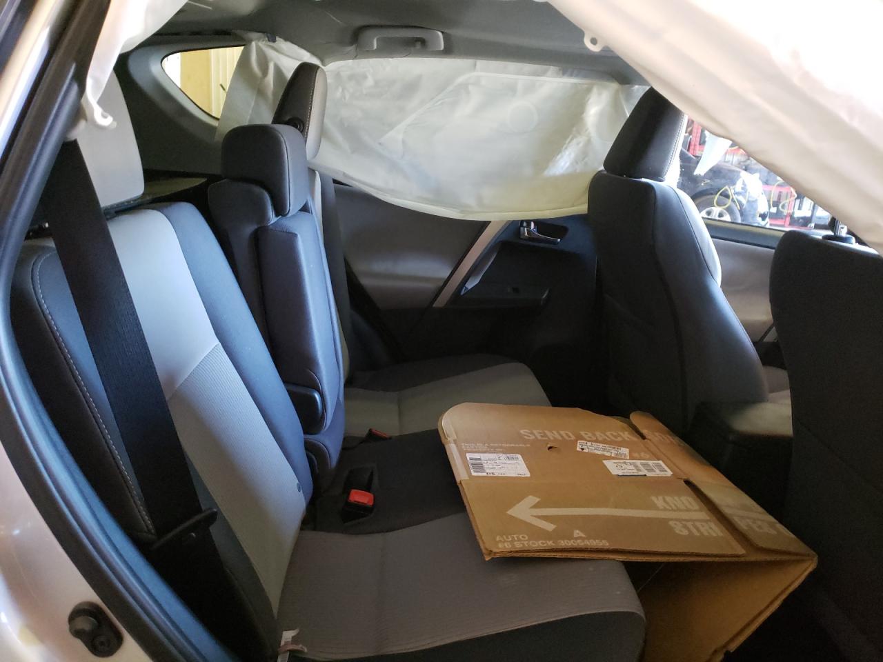Photo 6 from auction – 2015 TOYOTA RAV4 XLE with VIN 2T3WFREV8FW168944