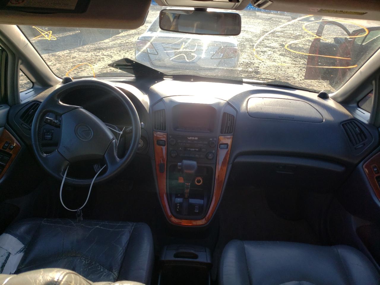 Photo 9 from auction – 2000 LEXUS RX 300 with VIN JT6GF10U6Y0072488